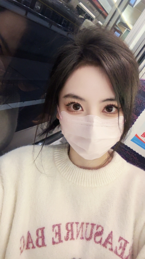 解说鼓鼓晒照:到家惹!阴雨天好冷啊!!!🥶