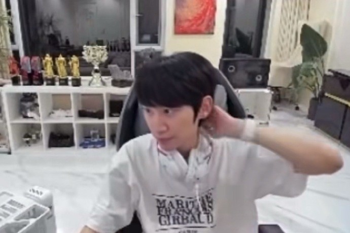 doinb：lol那边有一个战队问我有没有兴趣打职业 那么缺人吗？