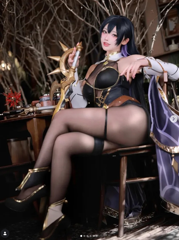 好显眼的痣🤤韩国Coser Yasal晒照：这身材谁看了不迷糊！