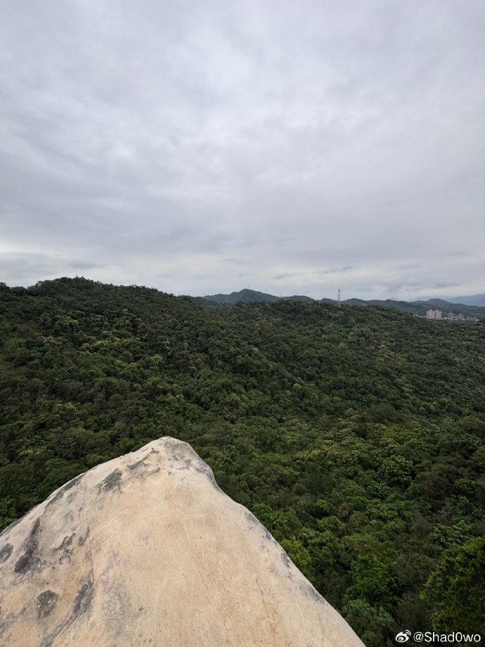 Shad0wo分享生活照:团建爬山日,依旧是体力最差的