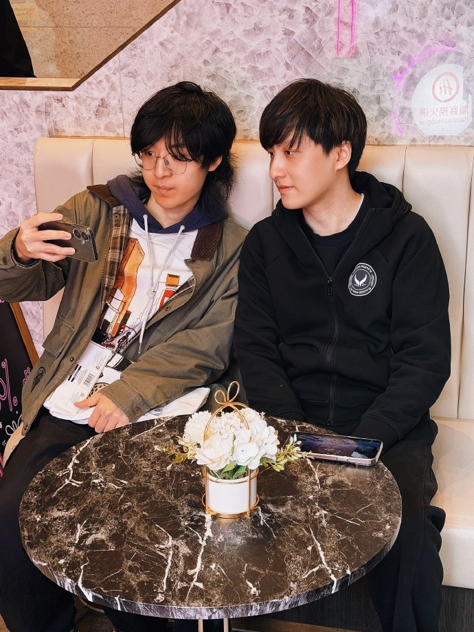 XG分享粉丝选手合影：我们会带着你们的祝福，继续坚定向前