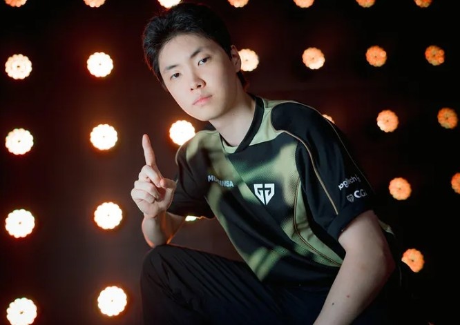 Chovy:最近喜欢有风险但能获取巨大收益的打法 复盘更能让我成长