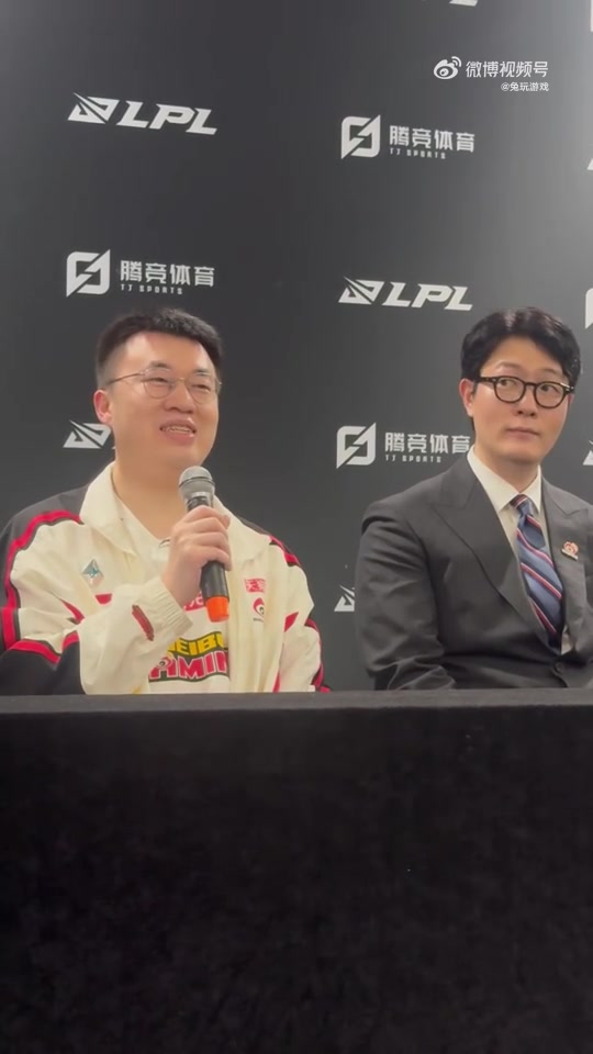 xiaohu谈选永恩大伙都笑了：最近玩得比较少 所以气氛比较活跃吧