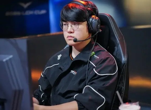 Gumayusi:烬偷巢虫和S12决赛第五局韦鲁斯偷大龙最激动人心