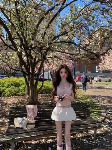 王思聪前女友懒懒晒照：少女腰身 ​​​