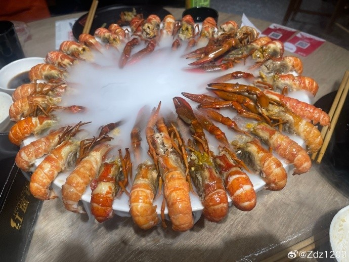深夜“放毒”！Zdz晒小龙虾美食：不过瘾那就再来一顿🥵 ​​​