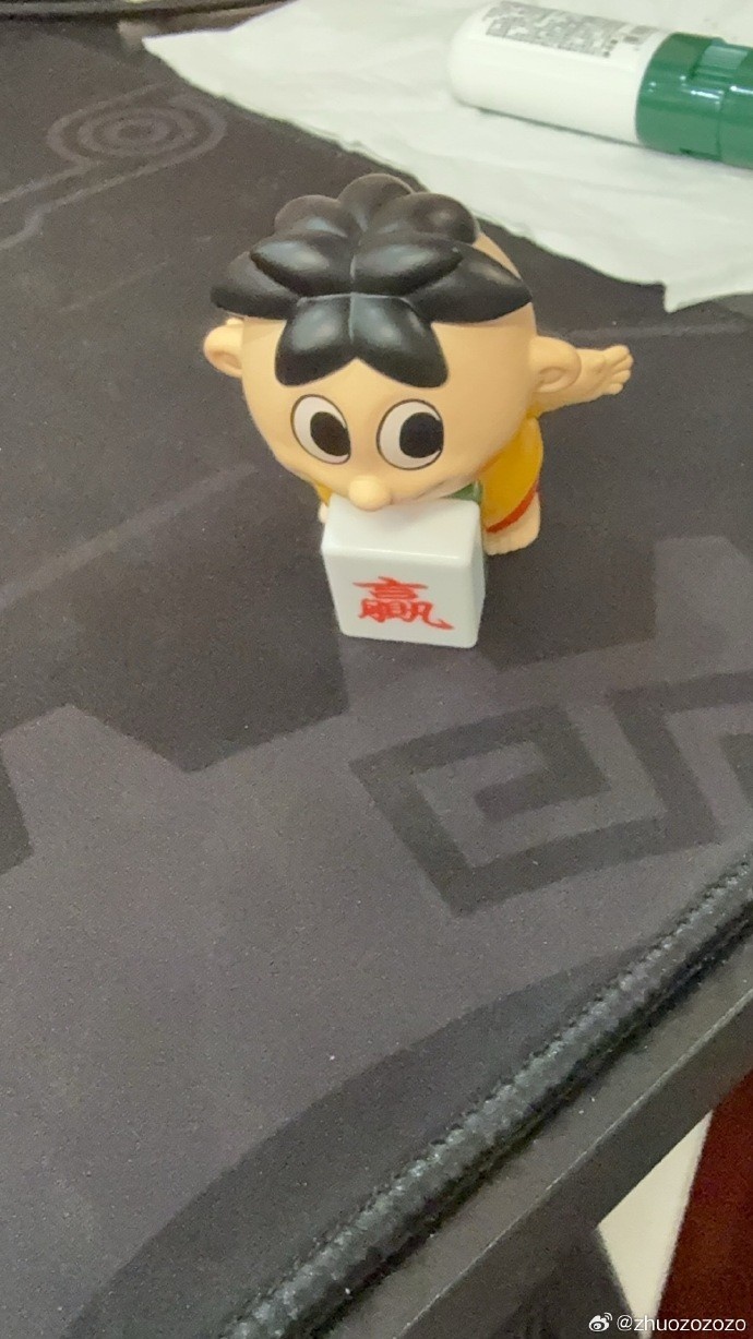 zhuo更新社媒：昨天没睡好 队友太神勇了 带我美美躺赢 欧耶✌️