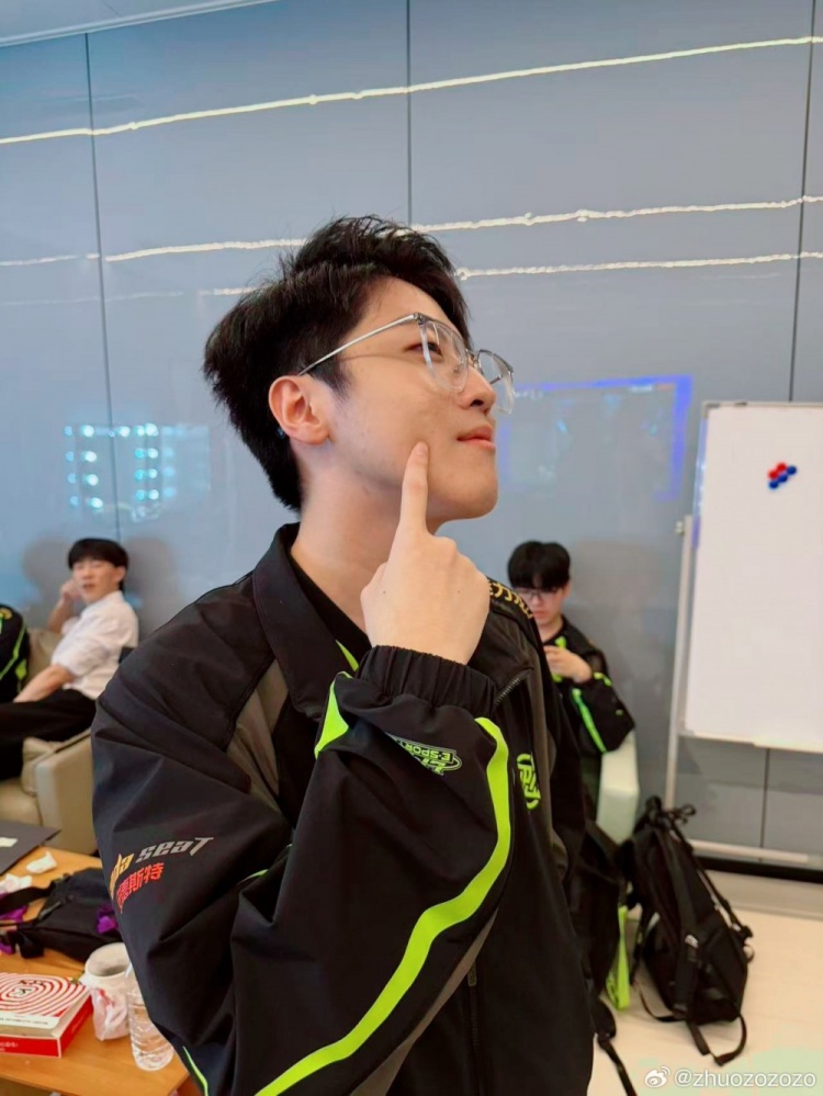 深圳队长👍Zhuo赛后更新动态：lpl最厚脸皮顶穿鞋底