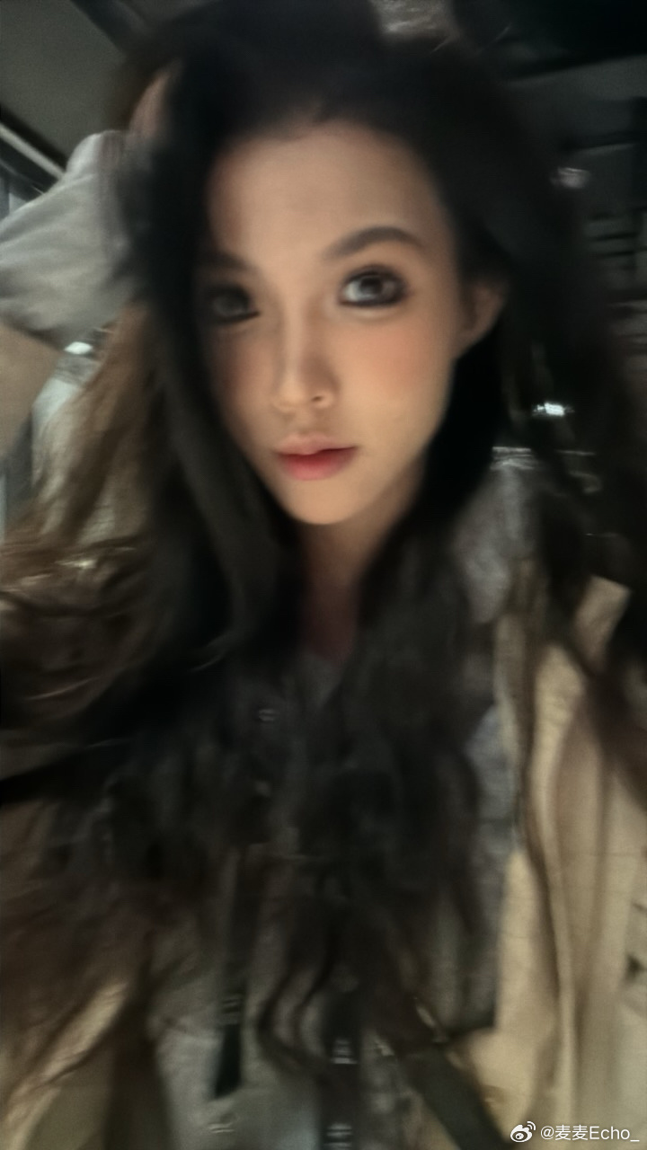 无畏契约女主持人麦麦晒照：今天在外场当了回暮蝶~