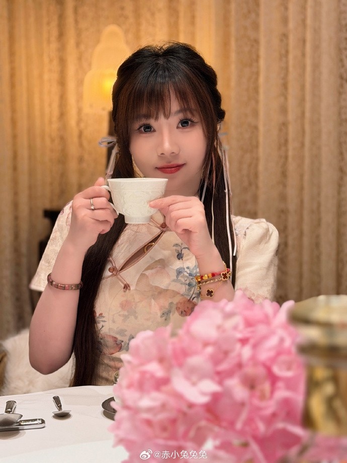 赤小兔分享照片:这瓶XO我以为送我的 结果只让我滴几滴在汤里