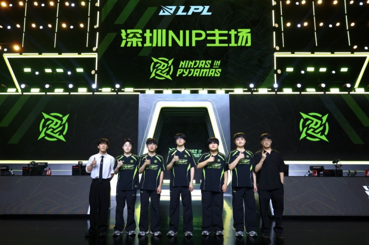 NIP官方赛场合照:深深浅浅是我们的步伐,高高远远是我们的仰望
