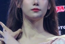 【乐玩LEWIN】主持人小钰晒照：给所有人推荐这个高光！最近妆容必备淡淡水光感-乐玩真人线上娱乐