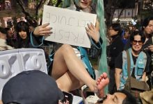 【乐玩LEWIN】逆天!15刀一杯洗脚水 美国漫展Coser公然兜售脚汁-乐玩真人线上娱乐