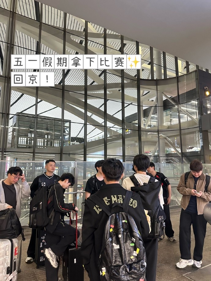 JDG分享队员五月日常照片：好天气、纪念日、比赛都是时光机