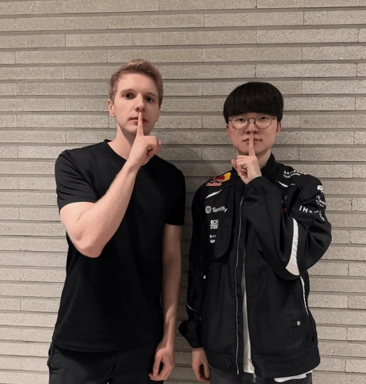 Jankos发布和Faker合照:这是我来LCK解说最重要的原因