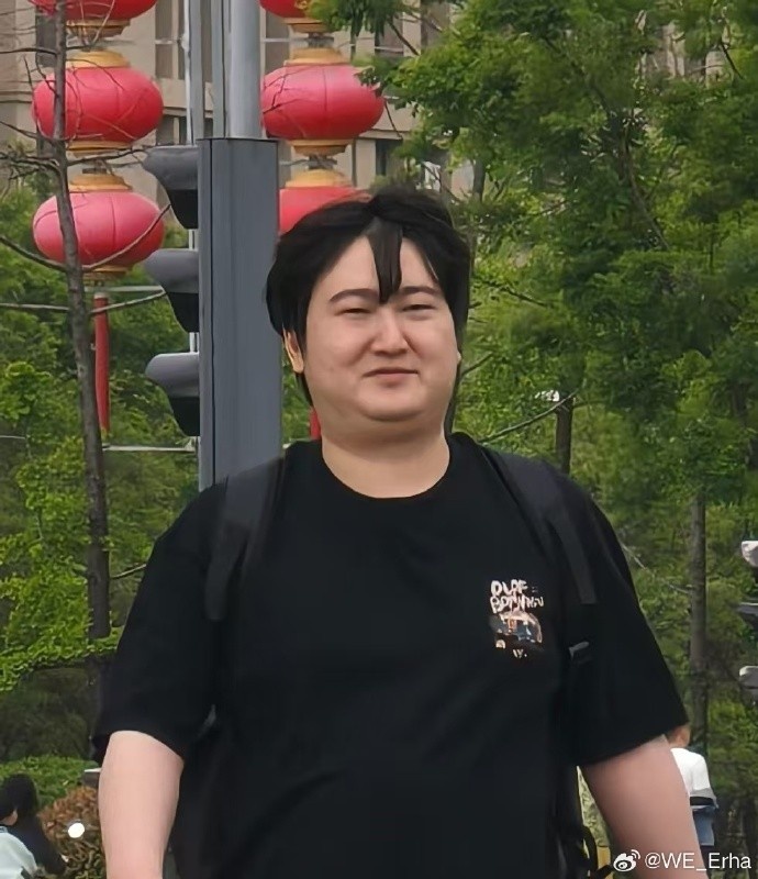 Erha社媒分享教练694照片：关中王来啦！（胖虎694 ）