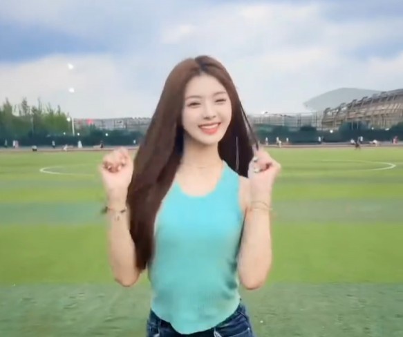 好跳🤣多栖主持泱泱更新动态:蓝色背心热舞哈兰德之歌