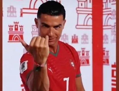 给你看高潮了！！C罗铁粉管泽元看葡萄牙2-0：掩护游龙！
