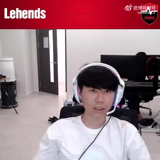 Lehends：我找Peanut要点赞的寸头照他马上就发了 看起来真健康呢