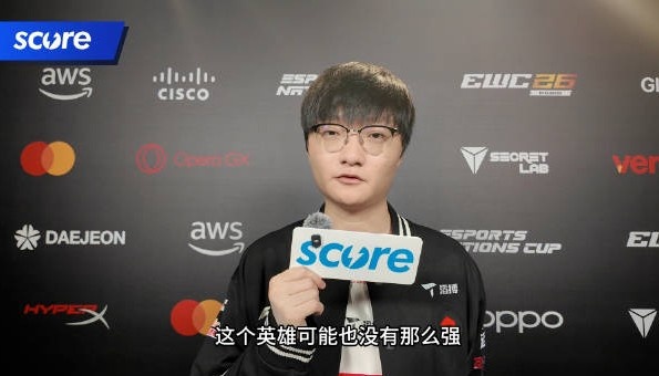 搞子🤣Tian:LPL决赛当天披外套 是想cos一下Oner