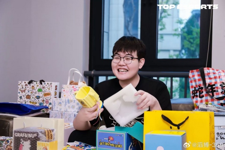 爆料人:369有可能在第三赛段回归 但不一定是选手身份
