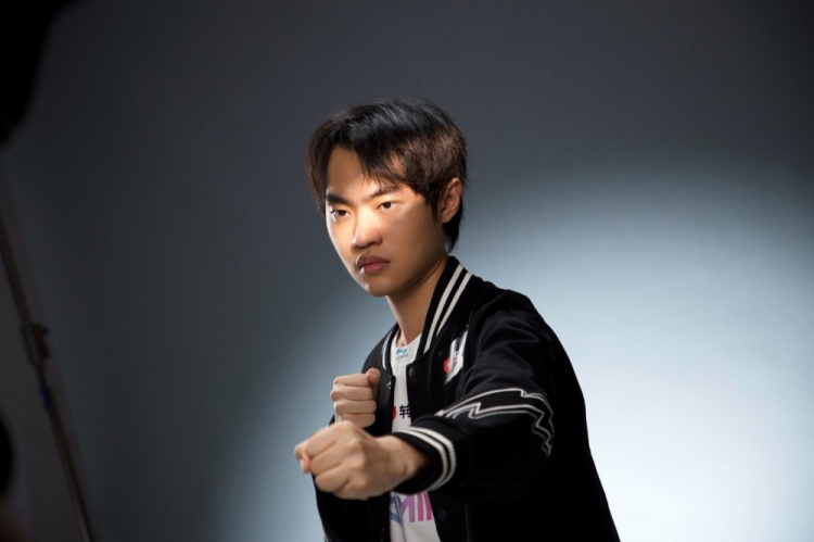 Knight:LPL有很多强队只是没发挥好 会夺冠证明LPL最强