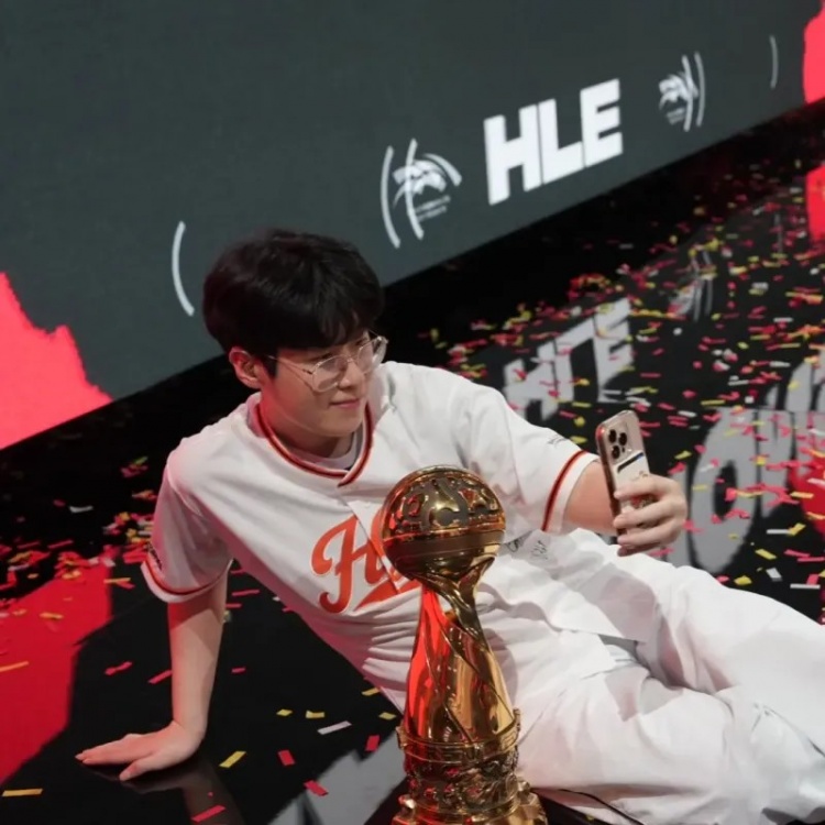 HLE上单Zeus夺冠后更新个人社媒:GG