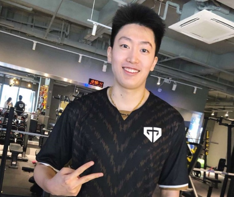 管泽元提问:败者组上来赢胜者组冠军两个BO5是最符合双败赛制?