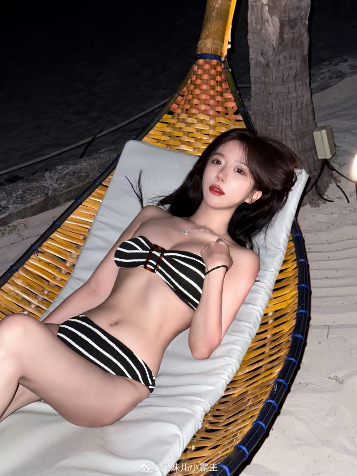 性感主播呆妹儿被嘲讽：千万粉丝没人刷礼物！圈不到钱，播什么?
