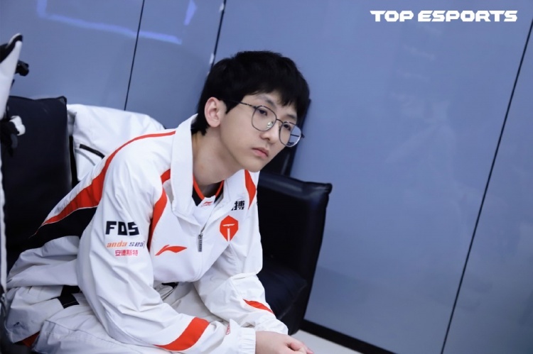 不如Wenbo?Zuian劣势上头难稳住 三局战绩合计9-13-25