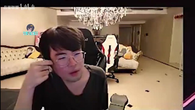 姿态红温：还有正常人吗？一个没打过KC一个被DK虐