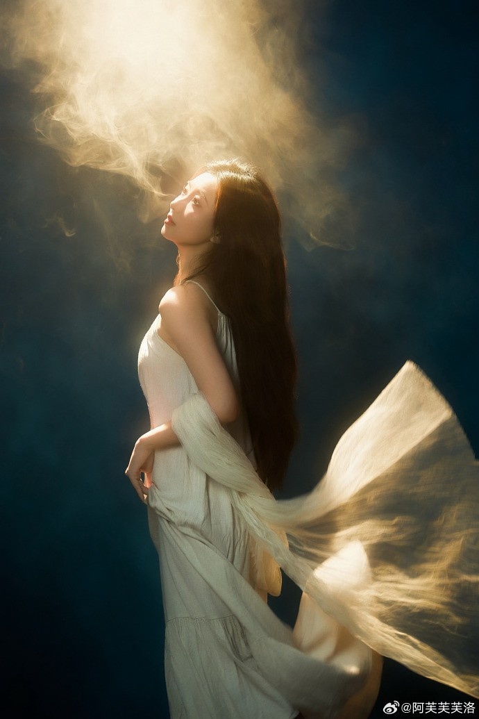 主持阿芙晒生日美照：25岁啦～又是一年 谢谢大家的陪伴 爱你们❤