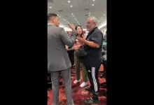 【EV扑克】规则书遇上荒诞剧:他坐错位置,全下了别人的记分牌并输掉,然后整个扑克圈吵翻了-乐玩真人线上娱乐