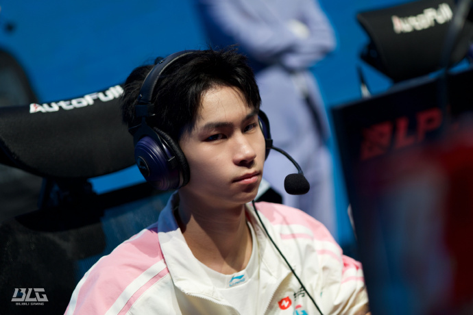 不如wenbo?BLG首回合中横扫JDG 而今日被让一追二击败