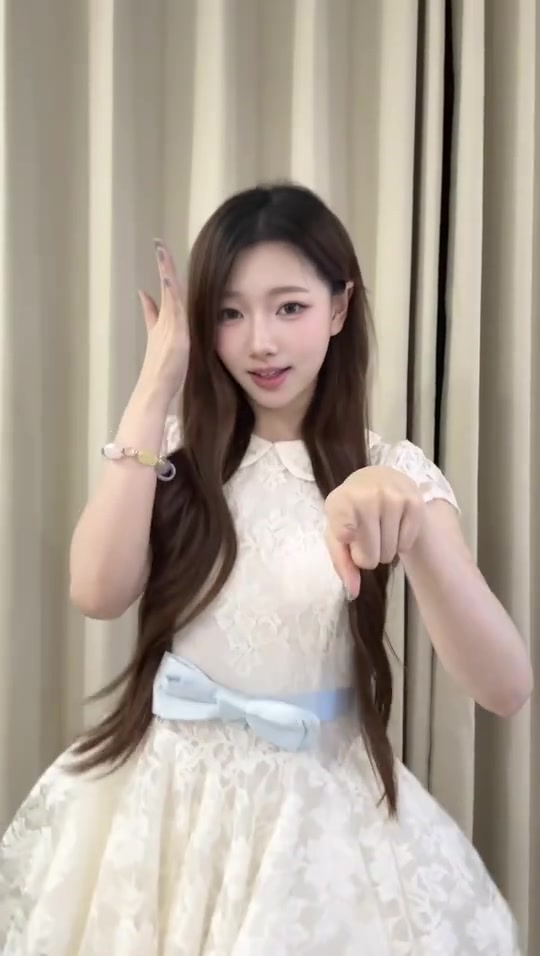 主持人阿芙分享视频：晚上好！被我指到的友友都发财