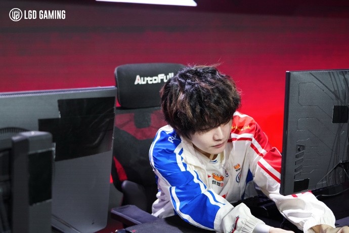 全知!Crisp谈LGD DOTA2选手禁赛:手机里多了一笔美金被队友看到