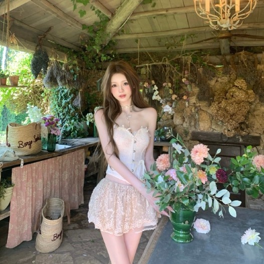 审美没变过!王思聪女友懒懒晒照 依旧白嫩筷子腿