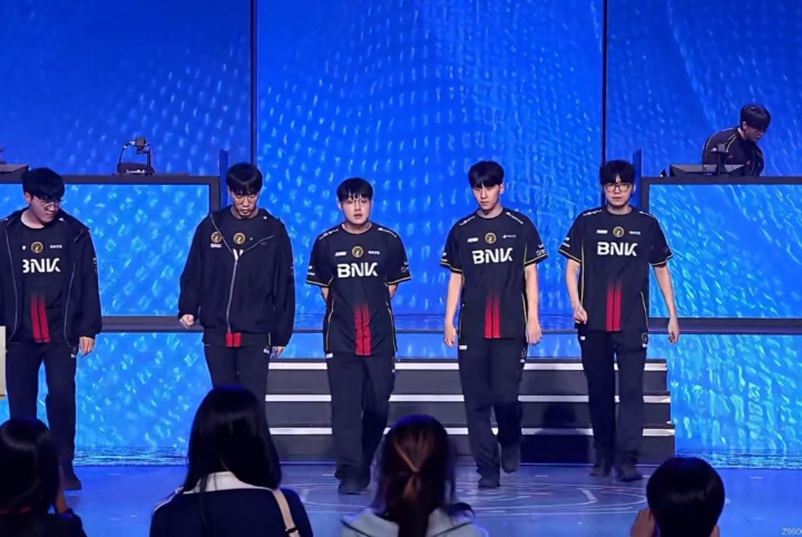 打满五局!BFX 3‑2 险胜 JDG,闯入德杯国际赛四强