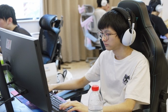 签证都搞不定😡TES粉丝怒喷管理:这俱乐部彻头彻尾就是个笑话