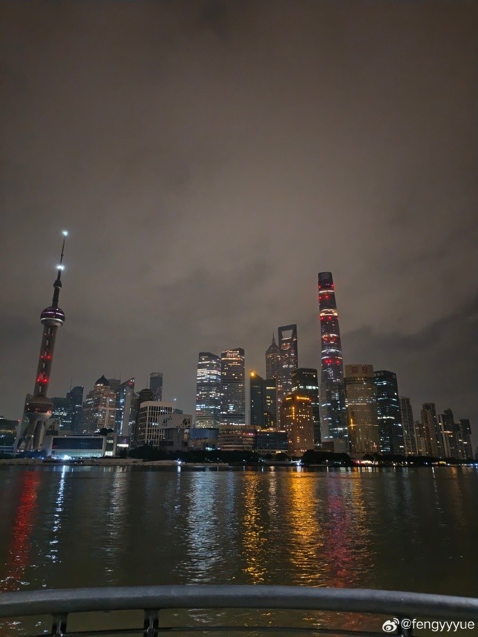 fengyue分享近日旅游照:阿风发来了新的旅行日志